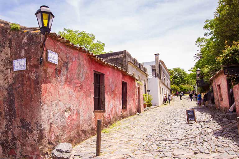 Travel in Colonia del Sacramento Uruguay with kids
